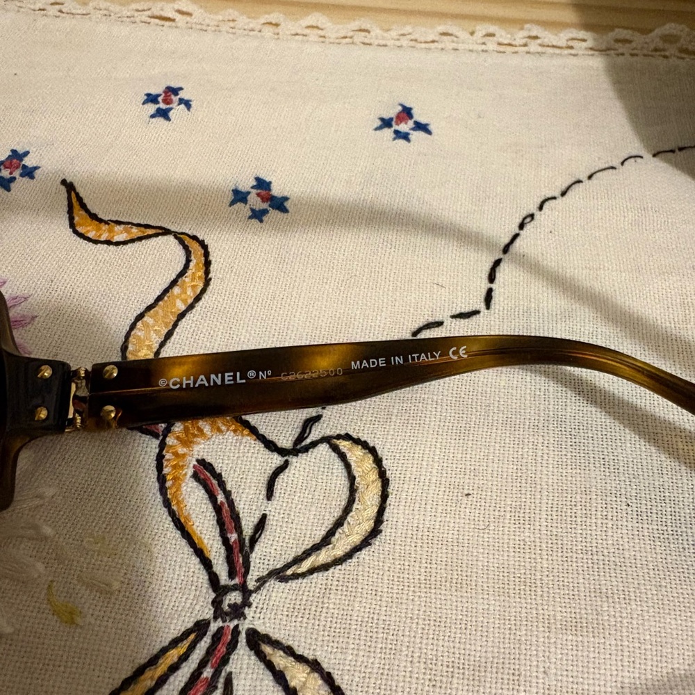 Chanel Tortoiseshell Rectangular Women's Sunglass… - image 4